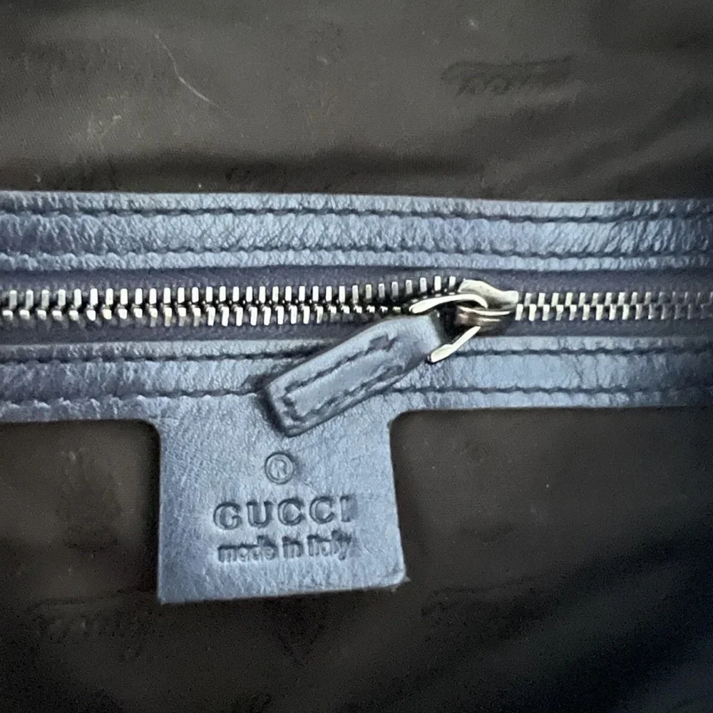 Gucci Metallic Leather Galaxy Chain Hobo
Size: 14.50" (L) x 5.00" (W) x 10 - Picture 5 of 16